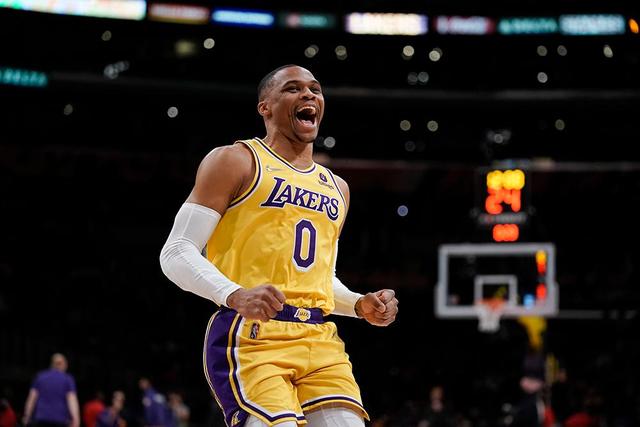 乔帅：杜润旺进攻手感很好 但要避免走步违例